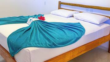 Quarto casal superior | Frigobar, individualmente mobiliados, escrivaninha