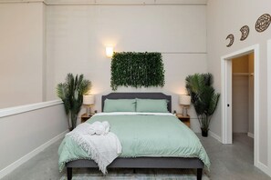 Desk, iron/ironing board, free WiFi, bed sheets