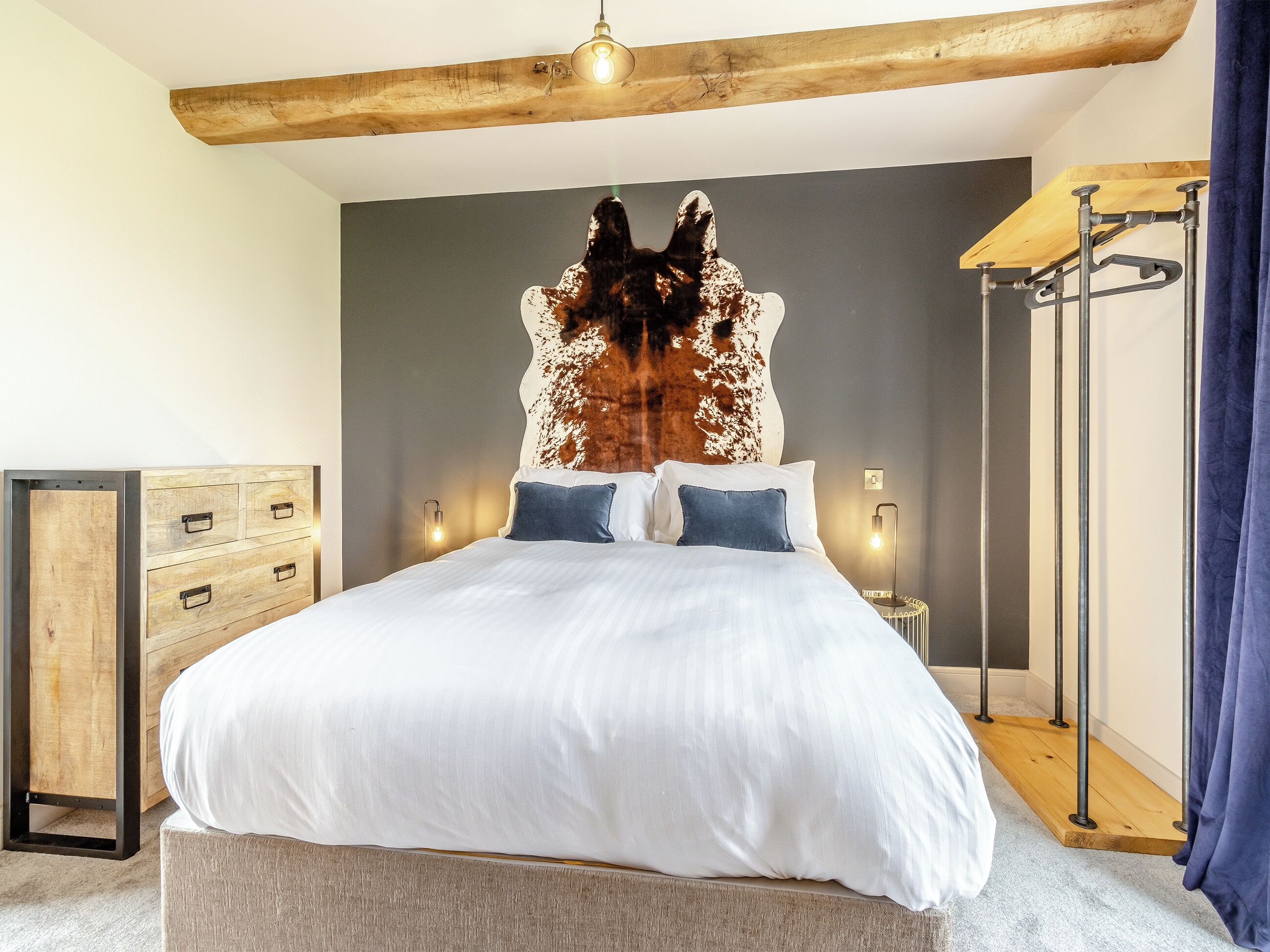 4 bedrooms, WiFi (free), bed sheets
