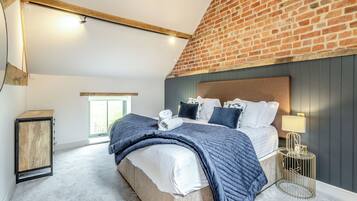 4 bedrooms, free WiFi, bed sheets