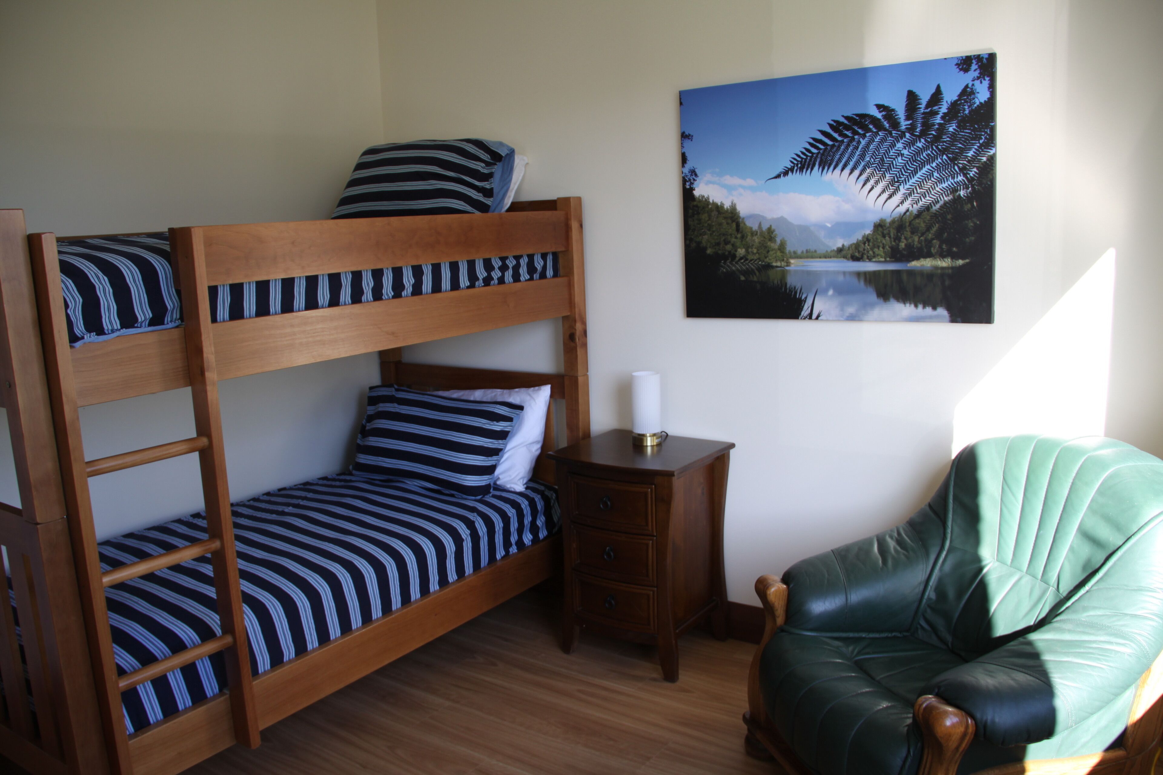 2 dormitorios, tabla de planchar con plancha, wifi y ropa de cama