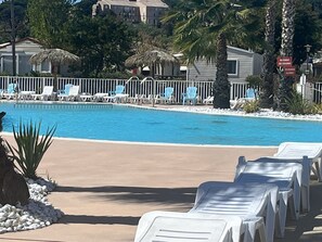 Outdoor pool, a heated pool - Mobile home Zen 40 m2 in Frejus in the Var for up to 8 people (Fréjus)