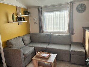 TV, table football, ping pong - Mobile home Zen 40 m2 in Frejus in the Var for up to 8 people (Fréjus)