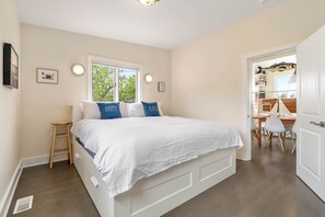 4 bedrooms, desk, free WiFi, bed sheets