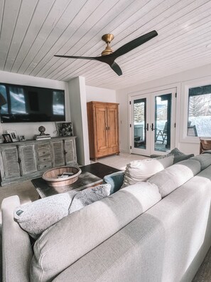 スマートテレビ、暖炉