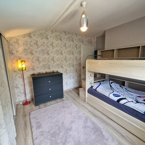 4 Schlafzimmer, Bügeleisen/Bügelbrett, kostenloses WLAN, Bettwäsche