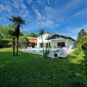 Piscine extérieure, piscine chauffée