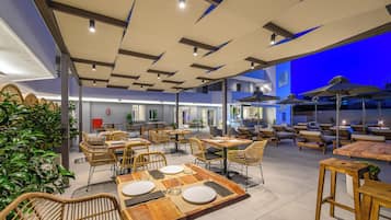 Café da manhã com buffet grátis todos os dias