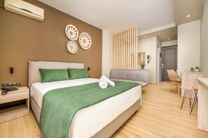 Deluxe Double Room with Side Sea View