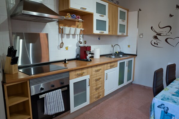 雪櫃、微波爐、爐具、咖啡機/沖茶器