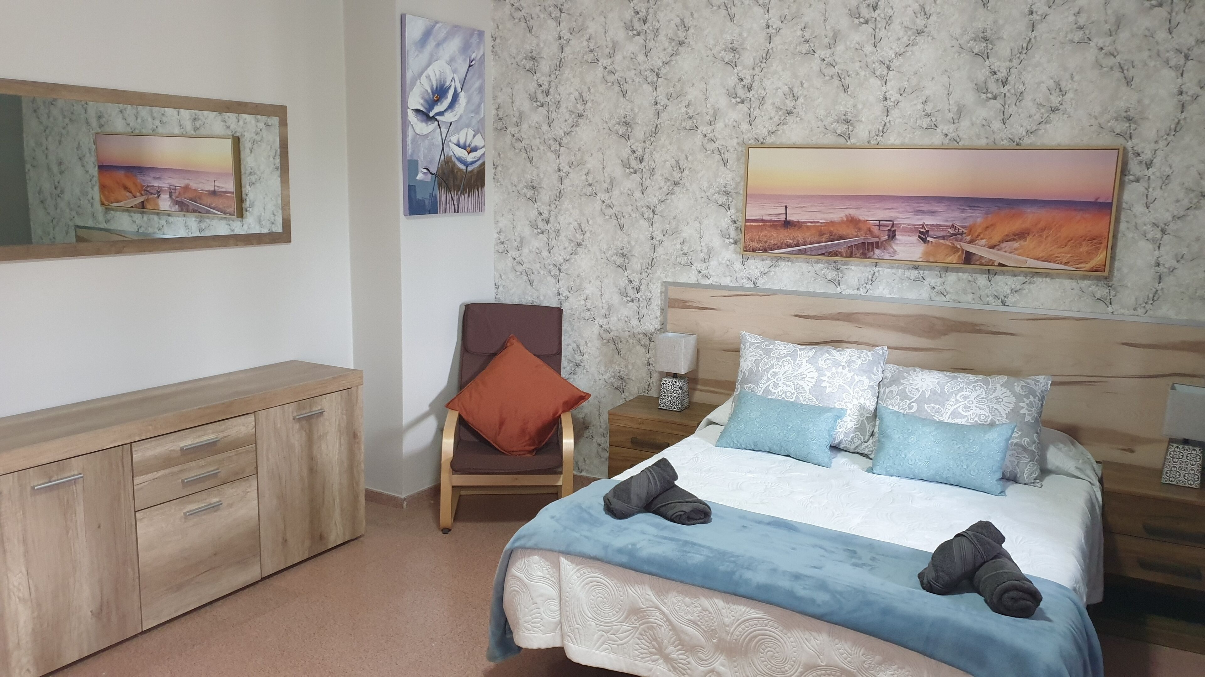 3 chambres, fer et planche à repasser, Wi-Fi gratuit, draps fournis