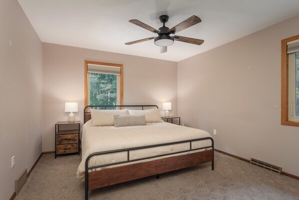 3 bedrooms, desk, iron/ironing board, travel crib