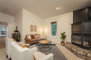 Smart TV, fireplace, DVD player, books