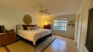 4 bedrooms, desk, iron/ironing board, travel crib