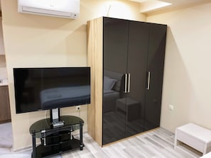 Deluxe Studio | Individually decorated, individually furnished, iron/ironing board - Hotel CENTRAL (Stara Zagora)