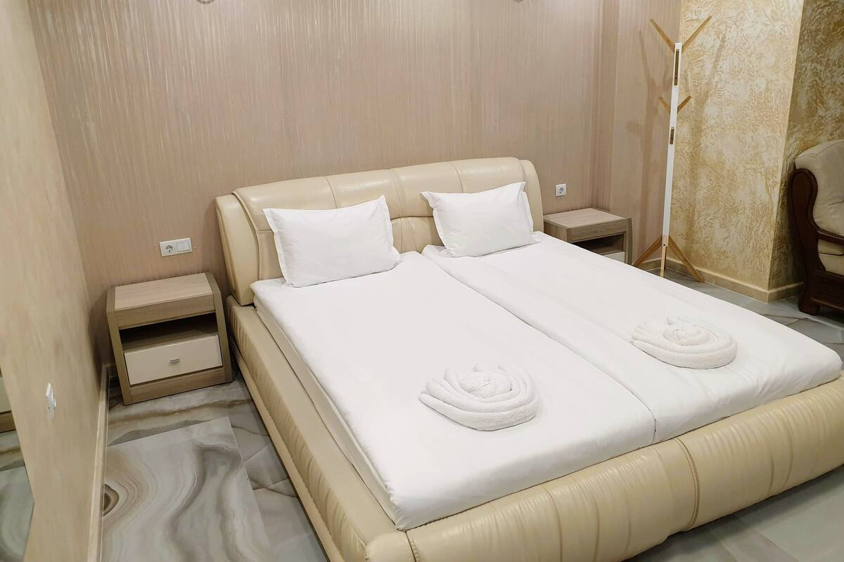 Deluxe Double Room | Iron/ironing board (on request), WiFi (free), individually decorated