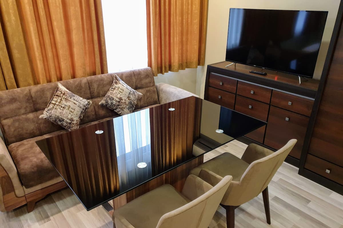 Deluxe Studio | Iron/ironing board (on request), WiFi (free), individually decorated