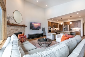 Smart TV y chimenea 