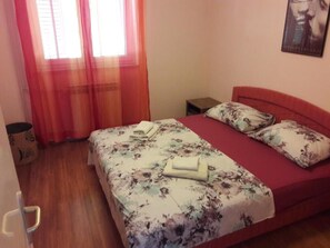 2 dormitorios, tabla de planchar con plancha, Internet y ropa de cama
