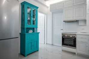 Fridge, oven, coffee/tea maker, dining tables