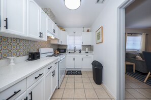 Fridge, microwave, oven, stovetop - Pet-Friendly Retreat! No Cleaning Fee! Private Yard! (Tucson)