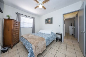 2 bedrooms, in-room safe, free WiFi, bed sheets - Pet-Friendly Retreat! No Cleaning Fee! Private Yard! (Tucson)