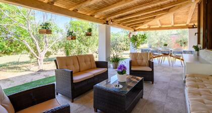 Holiday Home 'Foxi Lioni' with Private Terrace, Private Garden and Air Conditioning