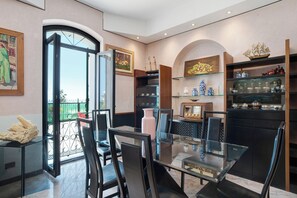 Dining - Villa 'Capriccio' with Sea View, Private Terrace and Private Garden (Bordighera)