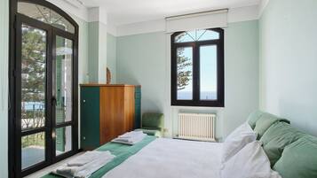 5 bedrooms, free WiFi, bed sheets