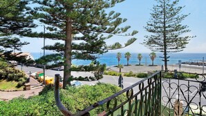 A coastal view with pine trees, a road, and a beach in the background. - Villa 'Capriccio' with Sea View, Private Terrace and Private Garden (Bordighera)