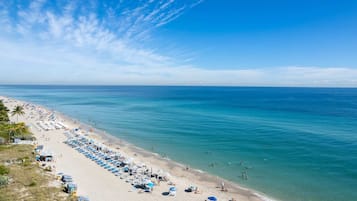 Una playa cerca