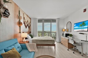 Desk, WiFi, bed sheets