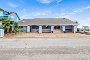 Exterior - Dog-friendly, waterfront home with hot tub & incredible back deck (Rockport)