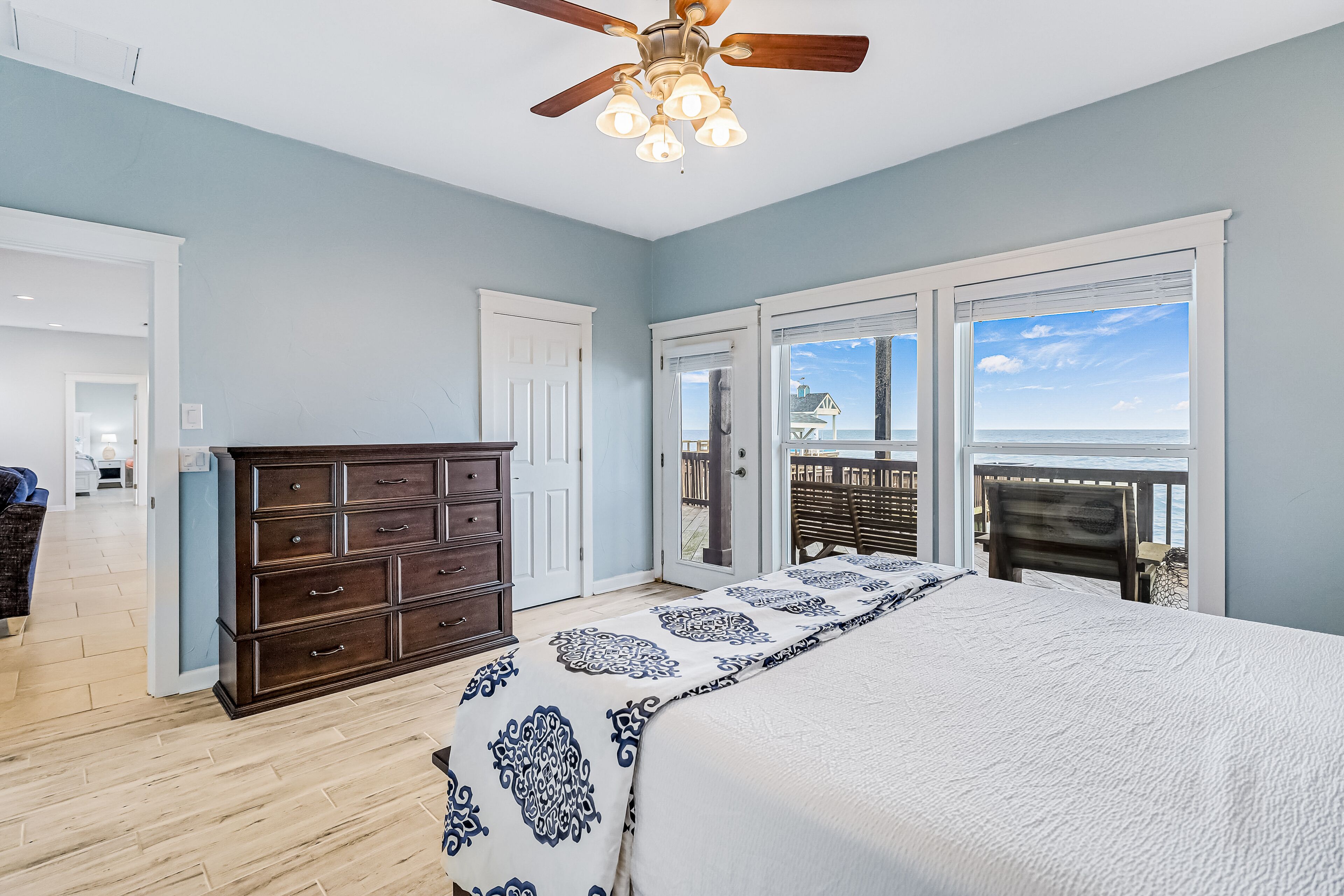 4 bedrooms, internet, bed sheets