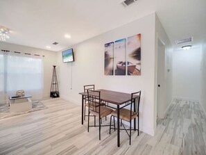 Interior - Centrally Located Bayshore Home (Tampa)