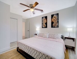 2 bedrooms, iron/ironing board, WiFi, bed sheets - Centrally Located Bayshore Home (Tampa)