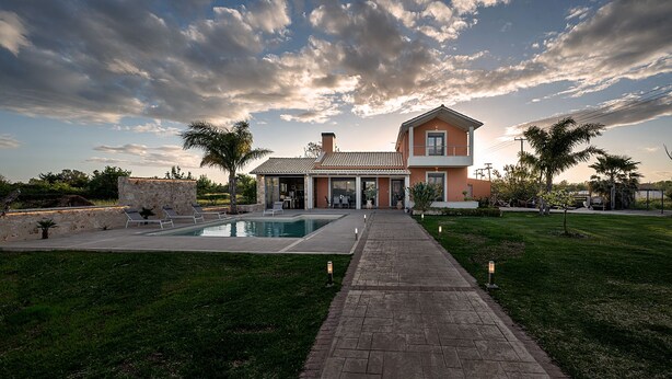 A two-story house with a swimming pool, a paved walkway, and a well-maintained lawn. - Villa Manolia (Πρέβεζα)