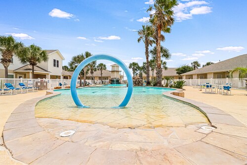 Bright condo with furnished patio & saltwater pool - 1/2 mile to Whitecap Beach