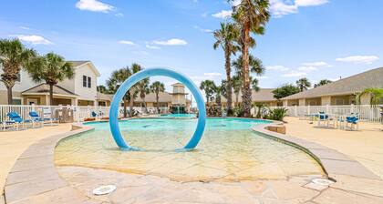 Bright condo with furnished patio & saltwater pool - 1/2 mile to Whitecap Beach