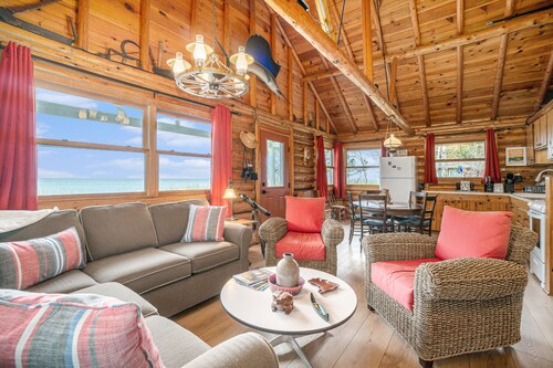 Lakefront cabin with 100 ft of Lake Michigan beach, full kitchen, loft, & deck