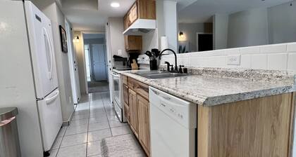 Lazy Sunshine Hideaway for Traveling Professionals