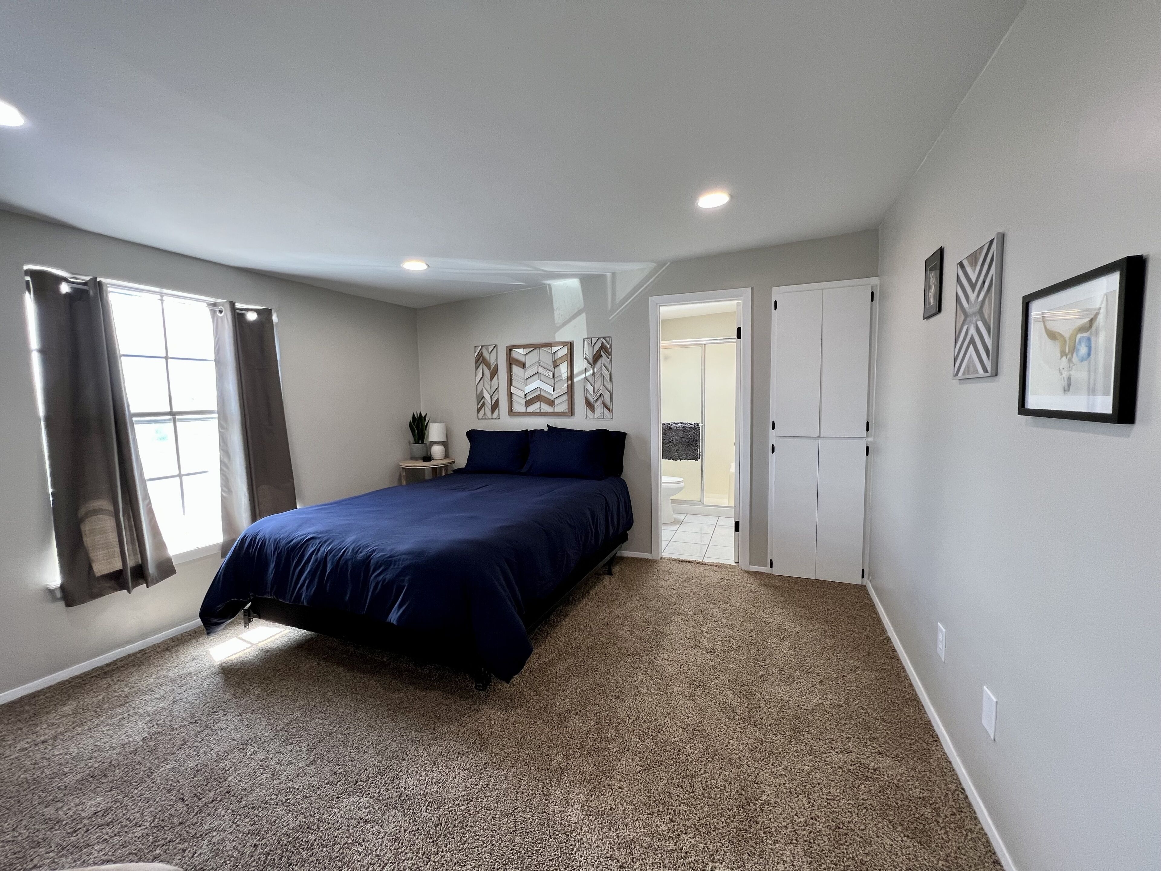 2 habitaciones, tabla de planchar con plancha, wifi y ropa de cama 