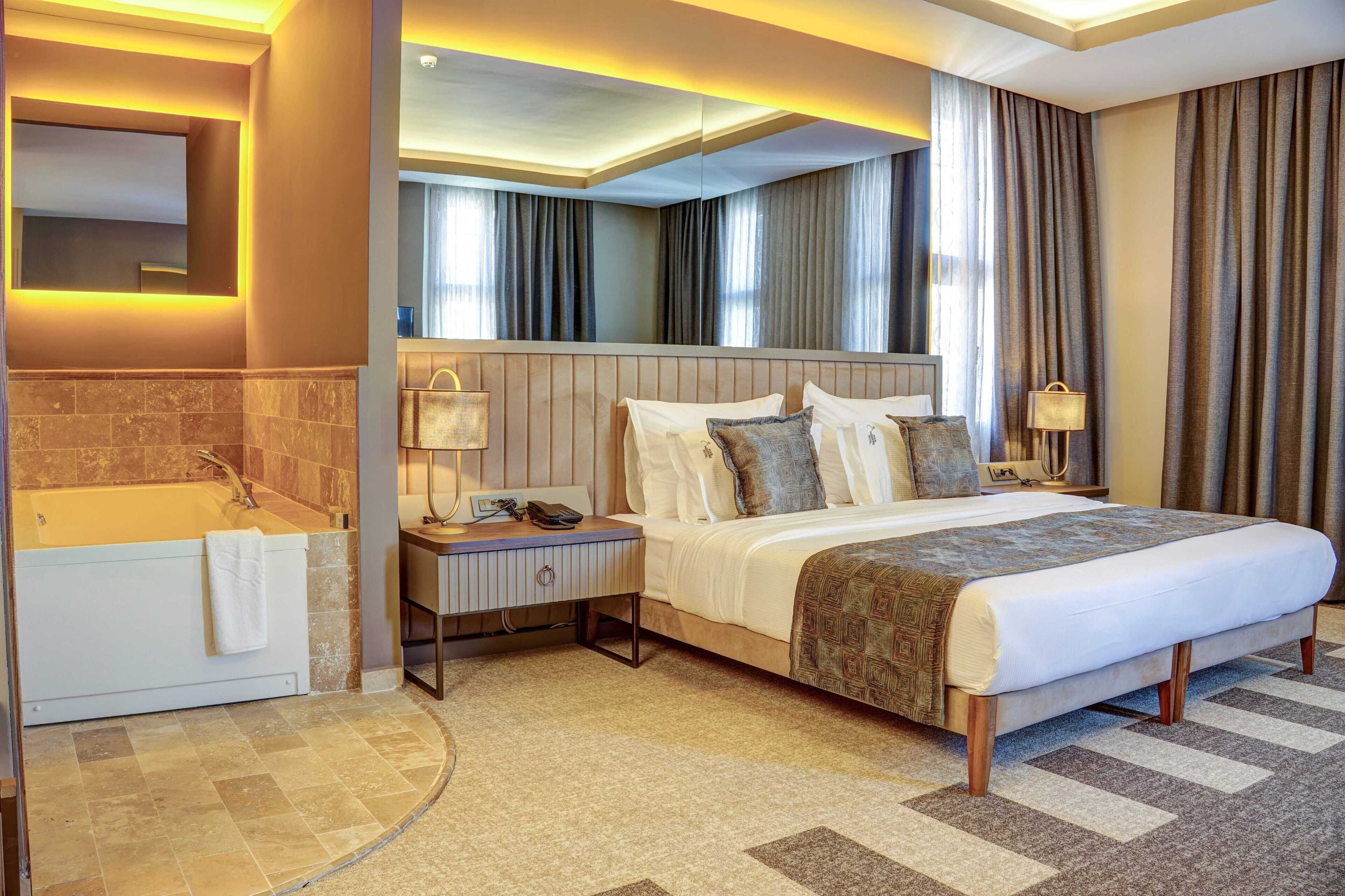 Suite | Jetted bathtub