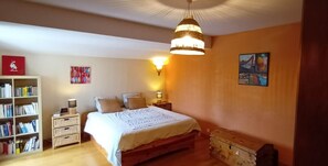 4 bedrooms, iron/ironing board, travel cot, WiFi