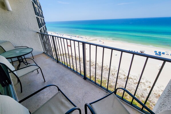 Property grounds - Exquisite beachfront condo with pool, hot tub, balcony, central AC, & W/D (Panama City Beach)