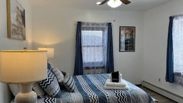 1 camera, una scrivania, ferro/asse da stiro, culla da viaggio