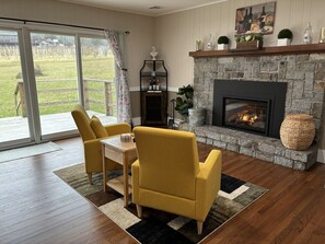 TV connectée, cheminée, espaces bureaux