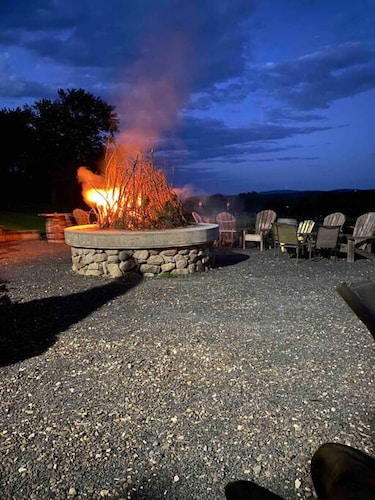 Vineyard Retreat: 3BR Home-Live Music, Wine+Hiking