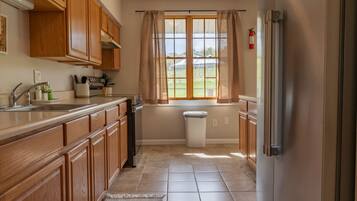 Geladeira, fogão, cooktop, cafeteira/chaleira