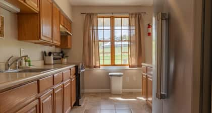 Vineyard Retreat: 3BR Home-Live Music, Wine+Hiking